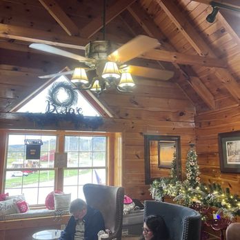 The Heavenly Roast - The sitting area infront of the fireplace. Very inviting. - Coffee & Tea Near Me - Sevierville, Tennessee