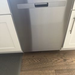 Johnnies Appliances - Whirlpool dishwasher