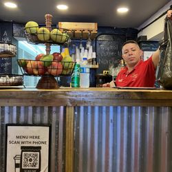 Cafeteria Tropical - More staff members, this restaurant is well-managed