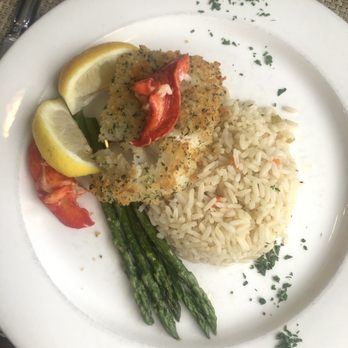 Ledges Restaurant - Haddock and lobster - American Near Me - North Conway, New Hampshire