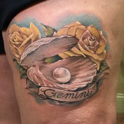 Evolution Tattoo Studio - Roses and Clam