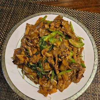 Kra Pow Thai Eatery - Beef pad see ew - Thai Near Me - Whittier, California Kra Pow Thai Eatery - Beef pad see ew - Thai Near Me - Whittier, California