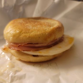 Duo Café Bakery - Egg and ham English muffin - Bakeries Near Me - Victoria, British Columbia