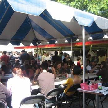 Wat Mongkolratanaram - at 10:30am -- pretty crowded - Thai Near Me - Berkeley, California Wat Mongkolratanaram - at 10:30am -- pretty crowded - Thai Near Me - Berkeley, California