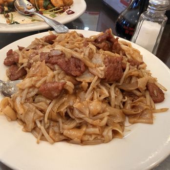 Masterpiece - F28. Dried Beef Chow Fun - Szechuan Near Me - Duluth, Georgia