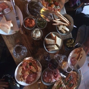 gorm's i Nyhavn - 300dkk per person, and they keep bringing apps and pizzas! Sooooooo goooood! - Italian Near Me - Copenhagen, 84