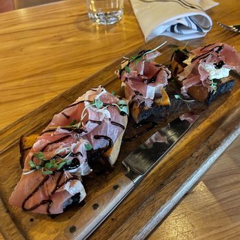 GIA MIA - Elmhurst - Italian Near Me - Elmhurst, Illinois