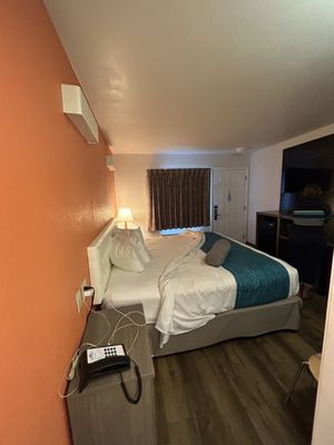 Howard Johnson by Wyndham Lake George by null