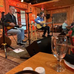 Daryl's House Restaurant & Music Club - Free music brunch