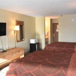 Super 8 by Wyndham Carthage - Guest room