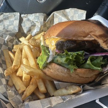 Midtown Grill - I was passing through town. SO glad I did. The cheeseburger was amazing!!!!! The service and the food are excellent - Burgers Near Me - Yuba City, California Midtown Grill - I was passing through town. SO glad I did. The cheeseburger was amazing!!!!! The service and the food are excellent - Burgers Near Me - Yuba City, California