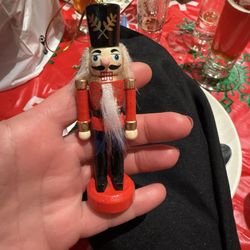 Cute ornaments in our take home glasses! Such a nice touch!
