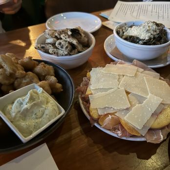 Louie - Italian Near Me - Clayton, Missouri