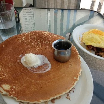 Wild Huckleberry - Giant pancake and omelette - Breakfast & Brunch Near Me - Wenatchee, Washington