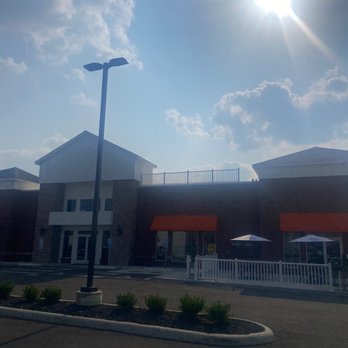 Bubbly Hall - The front parking lot - Food Court Near Me - New Albany, Ohio