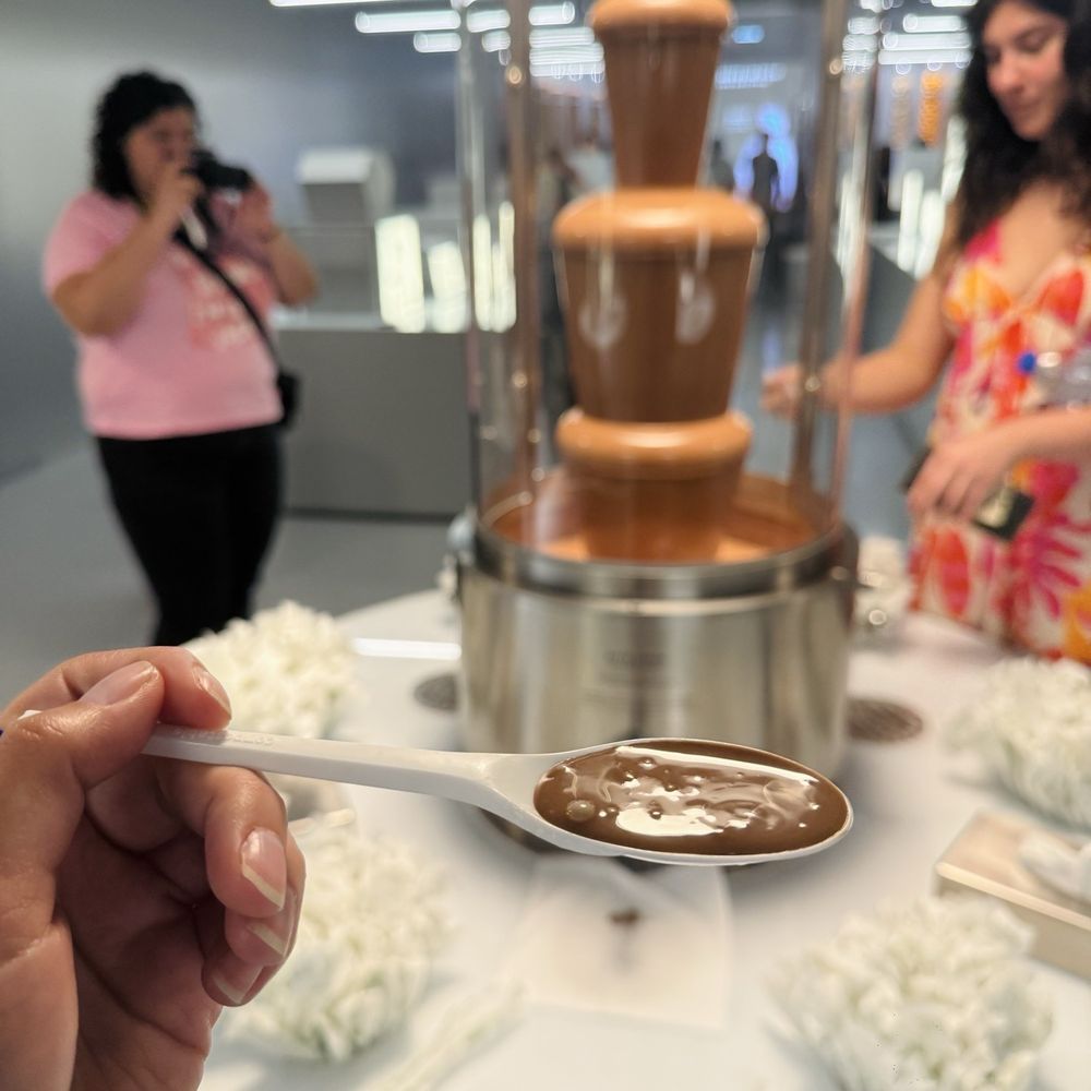 Lindt Factory Outlet - Chocolatiers & Shops Near Me - Kilchberg, ZH