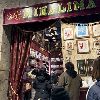 Harry Potter Shop - Inside - Toy Stores Near Me - Chicago, Illinois