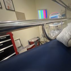 Advanced Endoscopy Center - Me waiting in the back room with no one there by myself