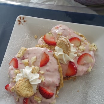 Sharana's Bistro - Strawberry shortcake on a bagel. - Breakfast & Brunch Near Me - Añasco, Puerto Rico