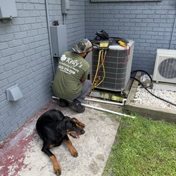 Kellys Air Conditioning and Heating - Checking pressure levels