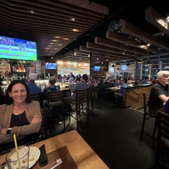 Bj's Restaurant & Brewhouse - Inside - Breweries Near Me - Chandler, Arizona