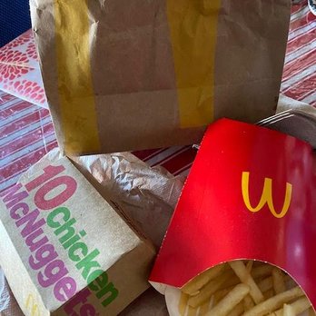 McDonald's - Fries not filled to top and missing sauces (BTS meal) ????? - Fast Food Near Me - Forest Hills, New York