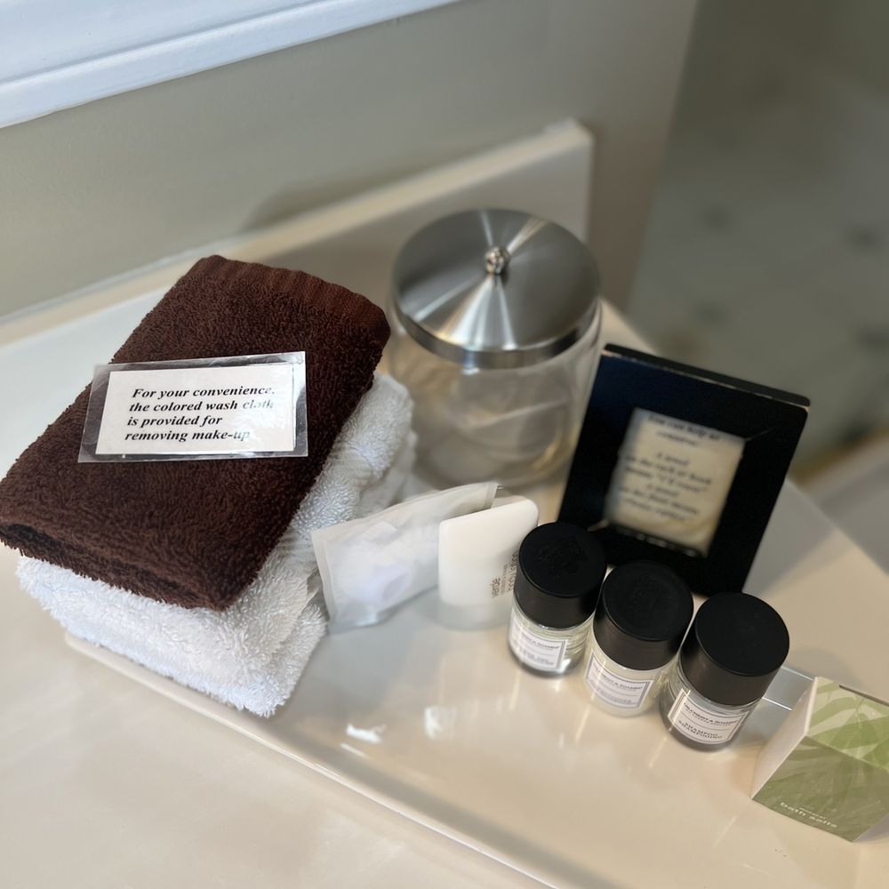 1801 First Inn - Bathroom amenities - Bed & Breakfast Near Me - Napa, California