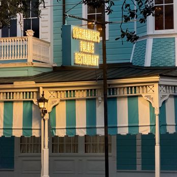 Commander's Palace - Entrance to Commanders Palace - Cajun/Creole Near Me - New Orleans, Louisiana Commander's Palace - Entrance to Commanders Palace - Cajun/Creole Near Me - New Orleans, Louisiana