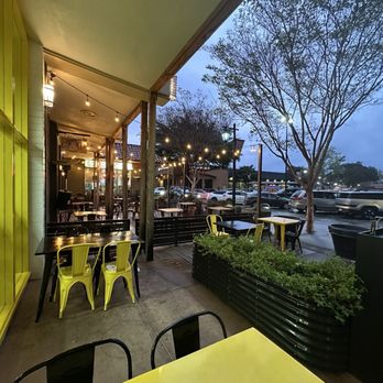 Smack Burgers - Outdoor patio - Burgers Near Me - San Leandro, California