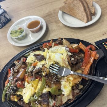 Arnie’s Cafe - Carne Asada Skillet - Breakfast & Brunch Near Me - Reno, Nevada