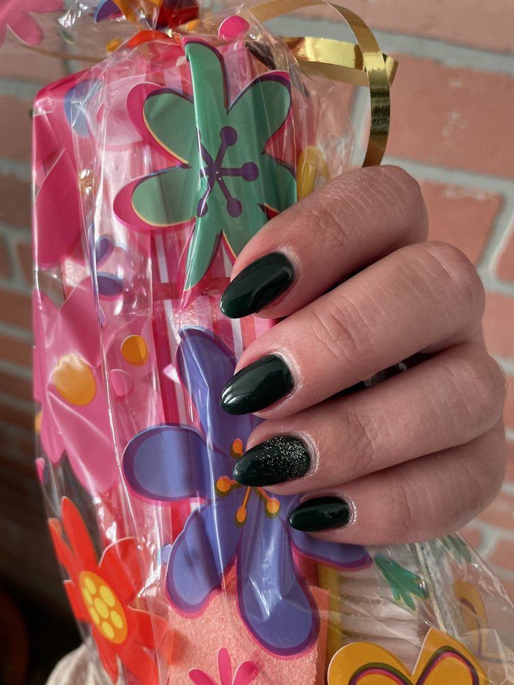 DLUXE NAIL SPA Updated September 2024 47 Broad St, Bridgewater