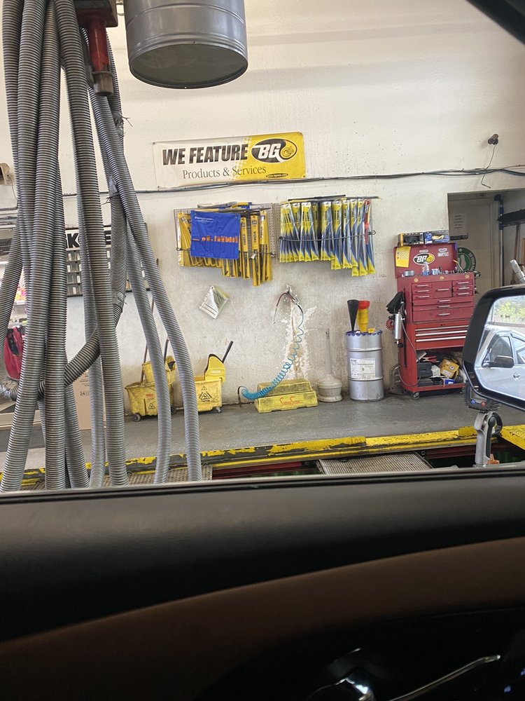 THE GREASE PIG LUBE & TUNE Updated October 2024 48 Reviews 2897 N College Ave