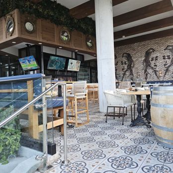Proper Grit - Outdoor patio - Bars Near Me - West Palm Beach, Florida