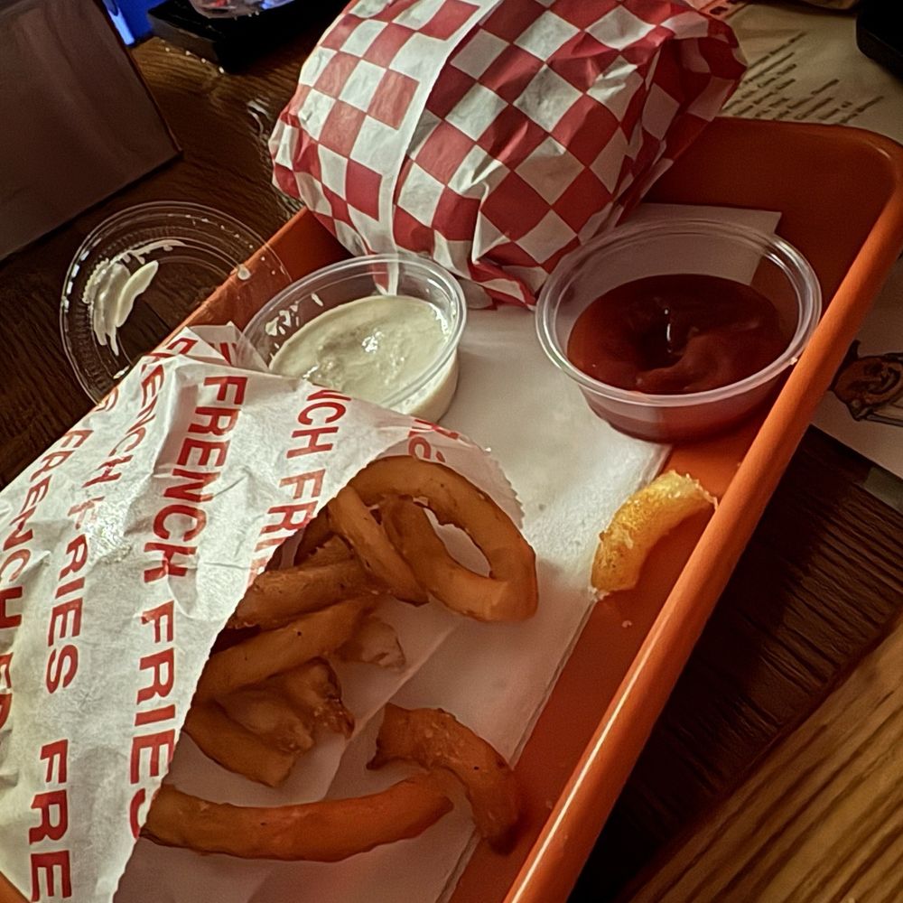 Burger & fries, with ketchup & horseradish dip