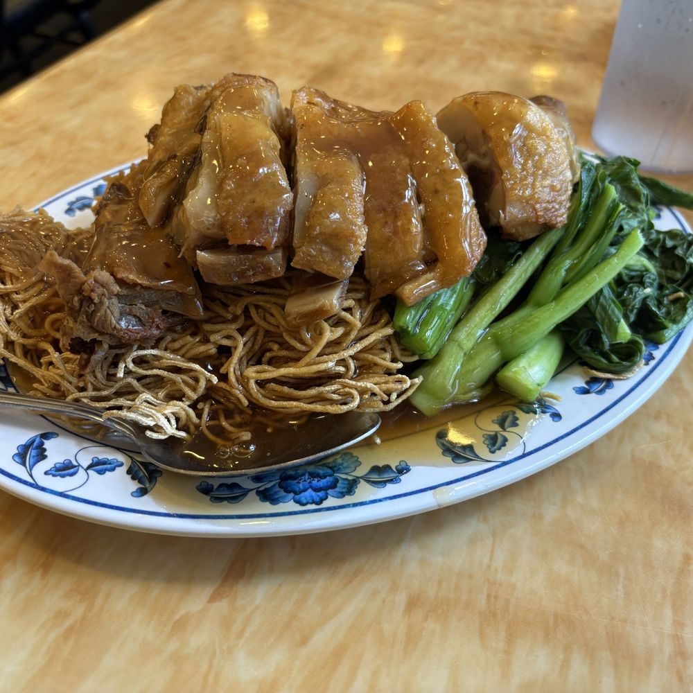 Oyster Sauce Chicken on Crispy Noodle and Choi Sum Oyster Sauce Chicken on Crispy Noodle and Choi Sum
