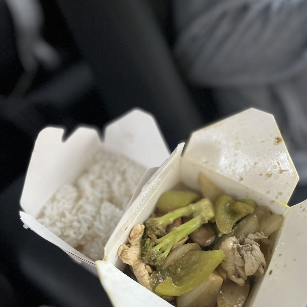 Annie's Cambodian - Lemongrass chicken stir fry with mix veggies & white rice - Cambodian Near Me - Eureka, California Annie's Cambodian - Lemongrass chicken stir fry with mix veggies & white rice - Cambodian Near Me - Eureka, California