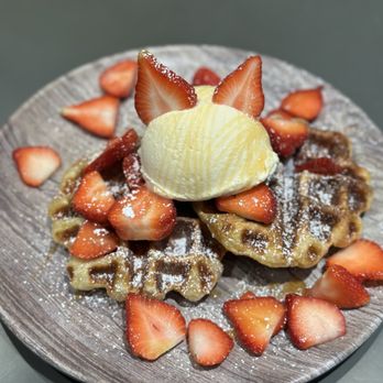 Petit Four Dessert Cafe - Strawberry Croffle - Desserts Near Me - Carrollton, Texas Petit Four Dessert Cafe - Strawberry Croffle - Desserts Near Me - Carrollton, Texas