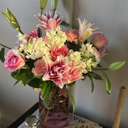 Flower & Vine Floral and Gifts