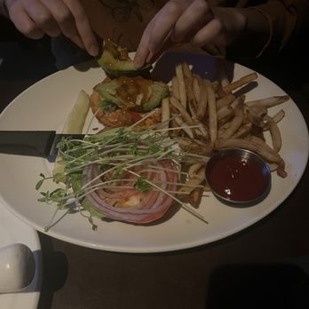 Lou's Grill - Bars Near Me - Abbotsford, British Columbia