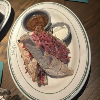 Gus' Sip & Dip - Pubs Near Me - Chicago, Illinois