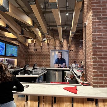 Gordon Ramsay Burger - Bar area - Salad Near Me - Chicago, Illinois