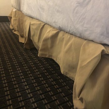 Days Inn by Wyndham Eugene Downtown/University - Really messy and wrinkled. A few stains. - Hotels Near Me - Eugene, Oregon