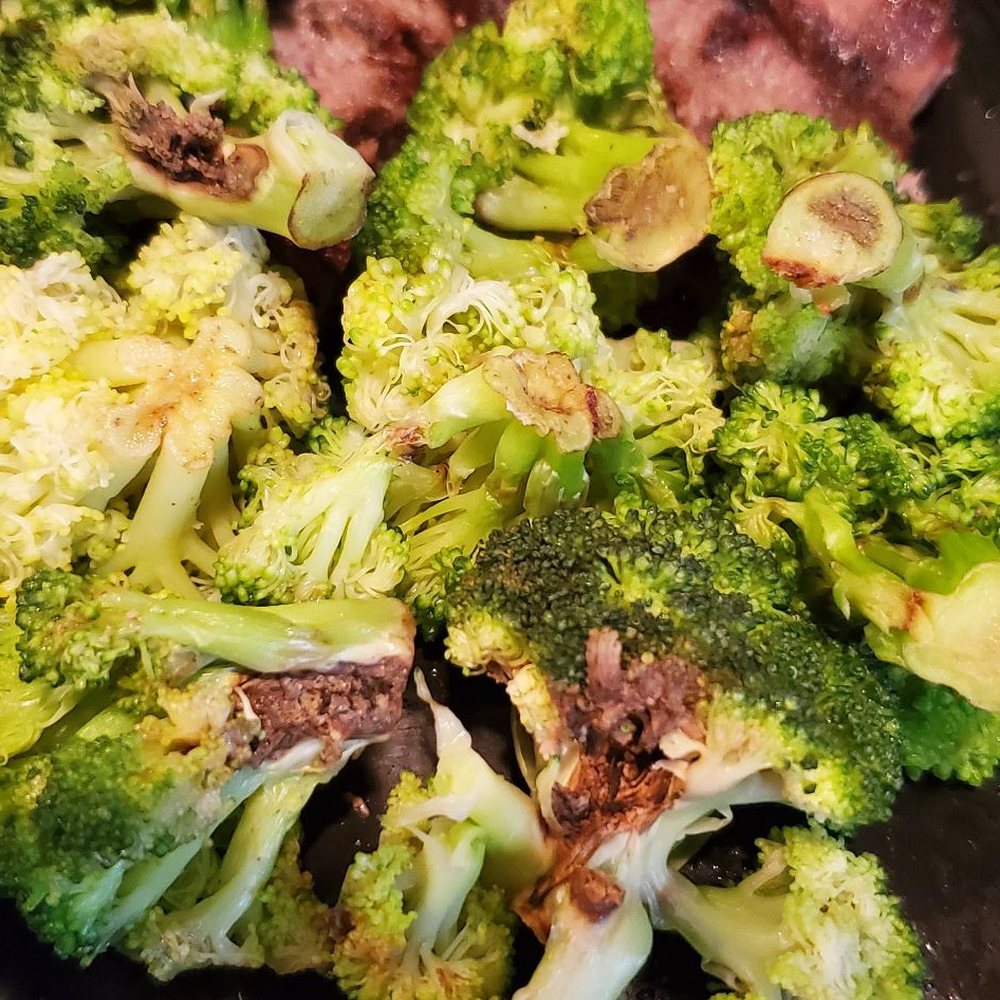 Applebee's Grill + Bar - Disgusting rotten bug filled broccoli, a thin fatty piece of somebody else's steak. This is delivery! - Sports Bars Near Me - Burlington, North Carolina Applebee's Grill + Bar - Disgusting rotten bug filled broccoli, a thin fatty piece of somebody else's steak. This is delivery! - Sports Bars Near Me - Burlington, North Carolina
