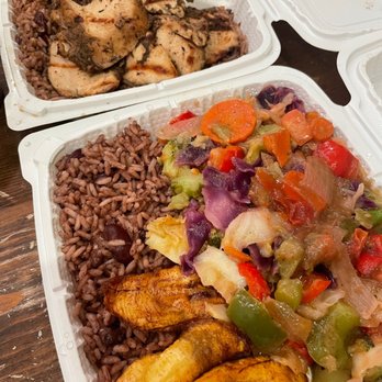 Sattdown Jamaican Grill - Tropical Veggie and jerk chicken with white meat (IG @devouredLA) - Caribbean Near Me - Studio City, California Sattdown Jamaican Grill - Tropical Veggie and jerk chicken with white meat (IG @devouredLA) - Caribbean Near Me - Studio City, California