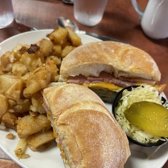 Paddington's Pump - Breakfast & Brunch Near Me - Toronto, Ontario