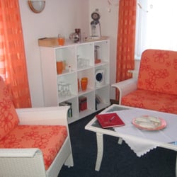 Pension Seerose - Der Aufenthaltsbereich mit Sitzecke und Kaffeemaschine