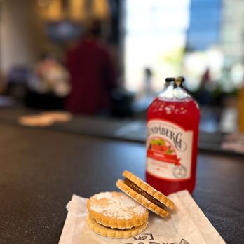 Paradita Eatery - a sandwich and a bottle of syrup - Peruvian Near Me - Emeryville, California Paradita Eatery - a sandwich and a bottle of syrup - Peruvian Near Me - Emeryville, California