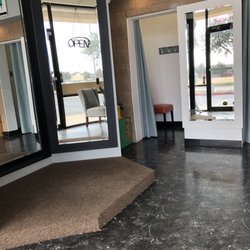 Elisas Place Alteration - I went there to fix some cloth from new to used, and I Like the warm and nice helpful attitude of Mrs MARIA, that speaks ENGLISH & SPANISH.