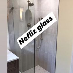 Nefliz Glass Shower Doors - Spray panel