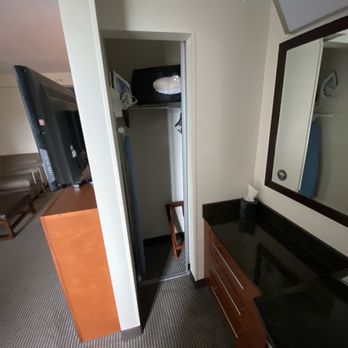 Hyatt Place Raleigh / Cary - Closet - Hotels Near Me - Raleigh, North Carolina Hyatt Place Raleigh / Cary - Closet - Hotels Near Me - Raleigh, North Carolina